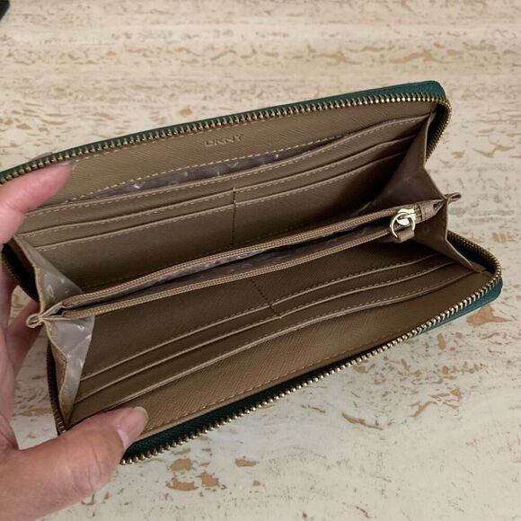 DKNY continental wallet zip around green - Picture 9 of 9